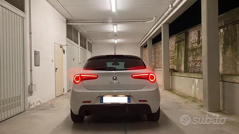 Usata Alfa Romeo Giulietta 120 CV (88 kW) 2012 Bianco Utilitaria