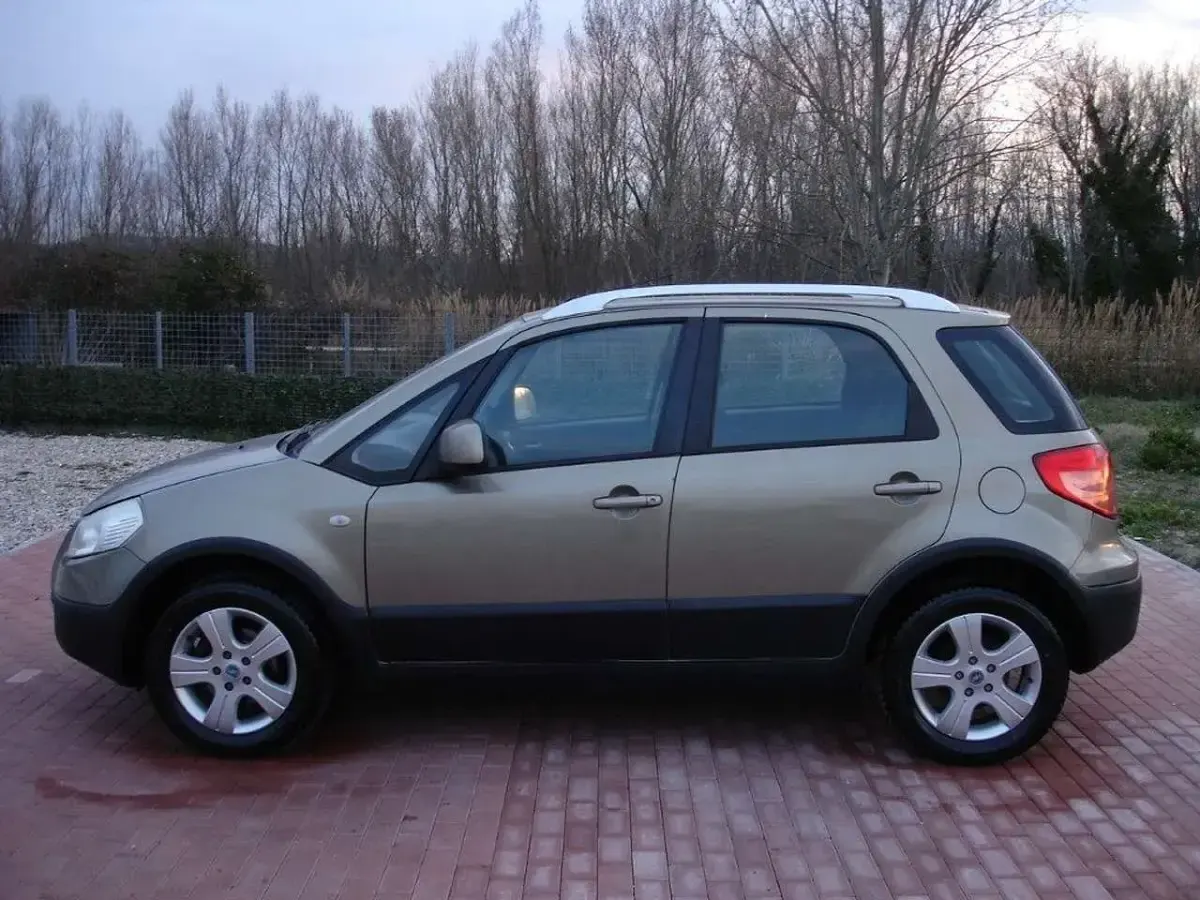 Usata Fiat Sedici Emotion 120 CV (88 kW) 2007 Grigio sabbia SUV