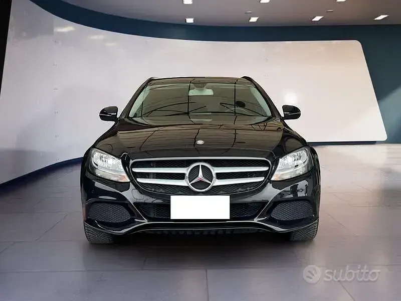 Usata Mercedes 200 Premium 136 CV (100 kW) 2015 Nero Station wagon