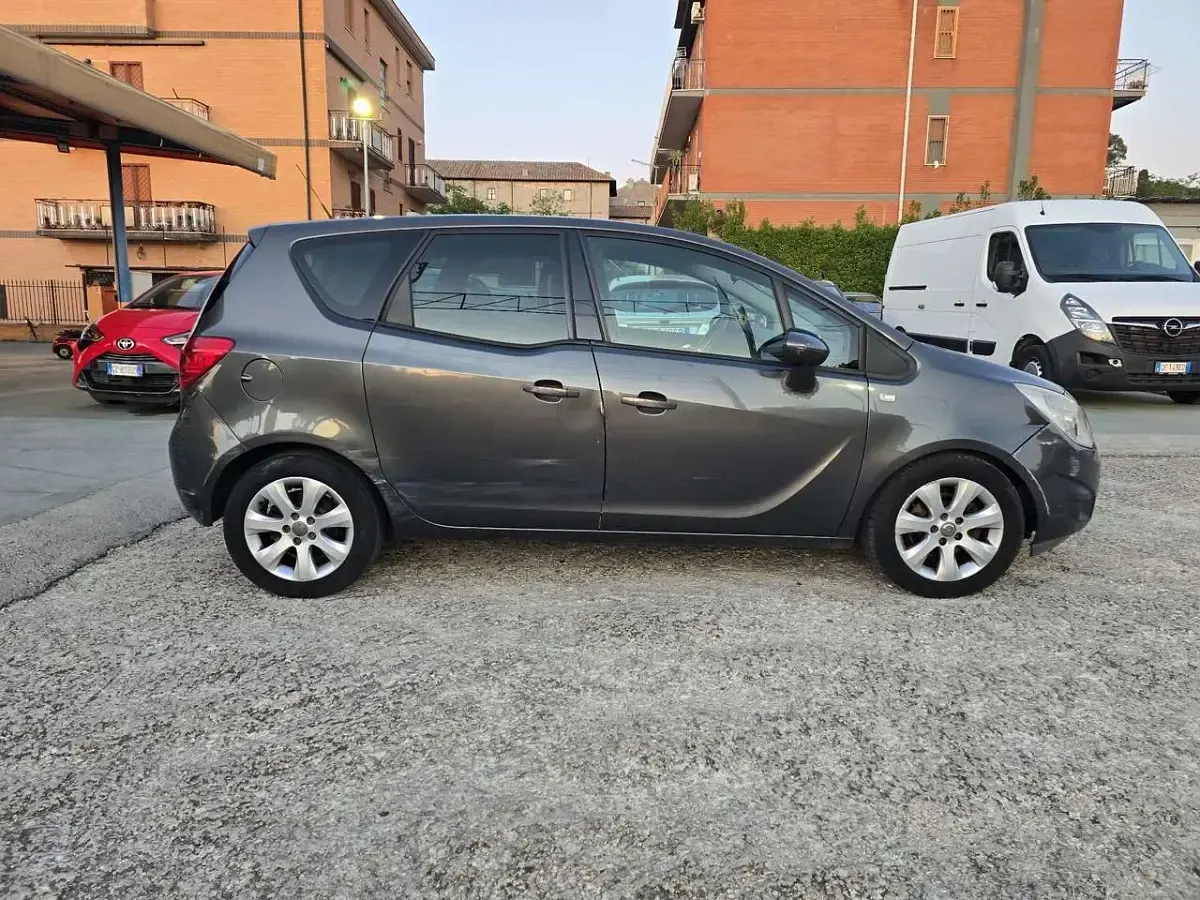 Usata Opel Meriva 95 CV (69 kW) 2011 Grigio Monovolume