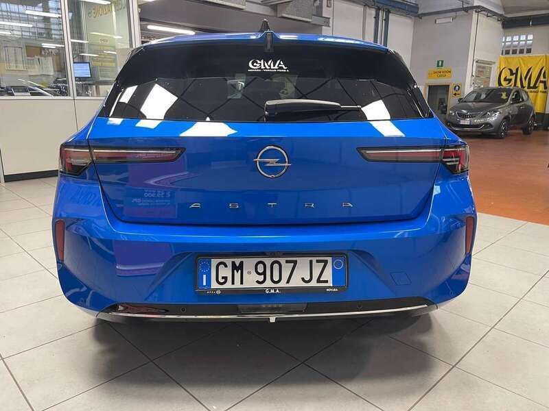 Usata Opel Astra Elegance 110 CV (80 kW) 2023 Blu/azzurro Berlina