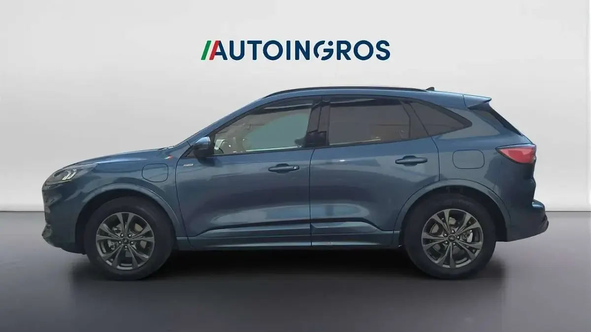 Usata Ford Kuga ST-Line 152 CV (111 kW) 2023 Blu SUV