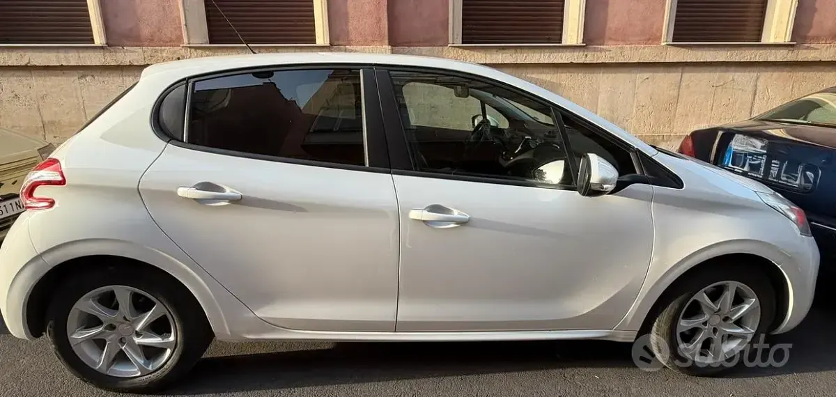 Usata Peugeot 208 82 CV (60 kW) 2013 Bianco Utilitaria