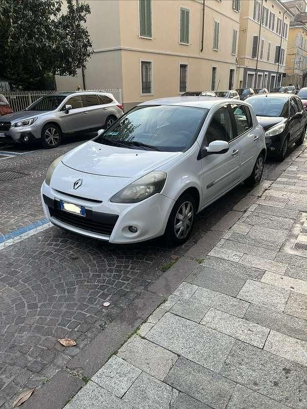 Usata Renault Clio II 75 CV (55 kW) 2010 Berlina