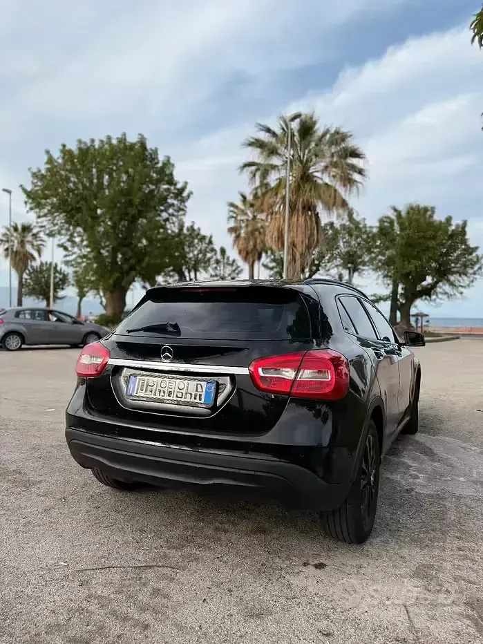 Usata Mercedes GLA180 109 CV (80 kW) 2015 Nero SUV