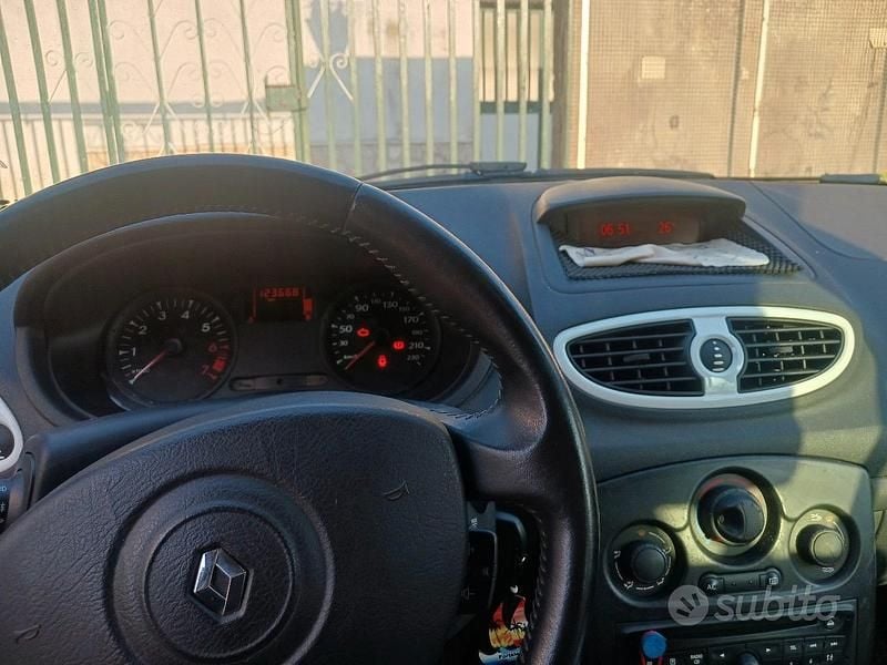 Usata Renault Clio GrandTour 86 CV (63 kW) 2011 Grigio Station wagon