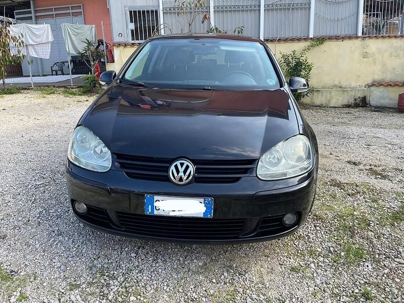 Nero Usata 2005 VW Golf Comfortline Tre volumi | 2600 € (Super prezzo) - Immagine 1/4