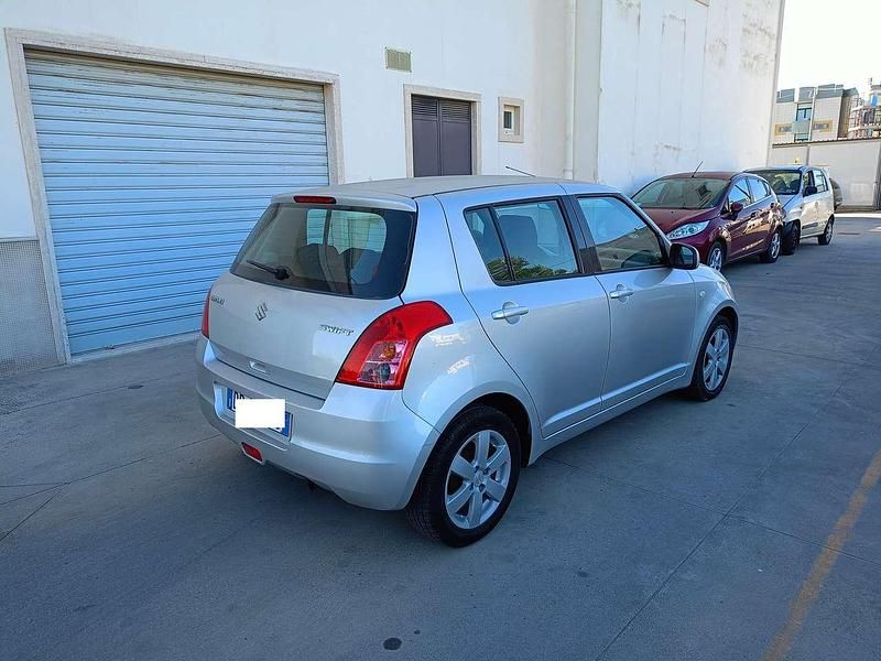 Usata Suzuki Swift GL 91 CV (66 kW) 2008 Argento Utilitaria