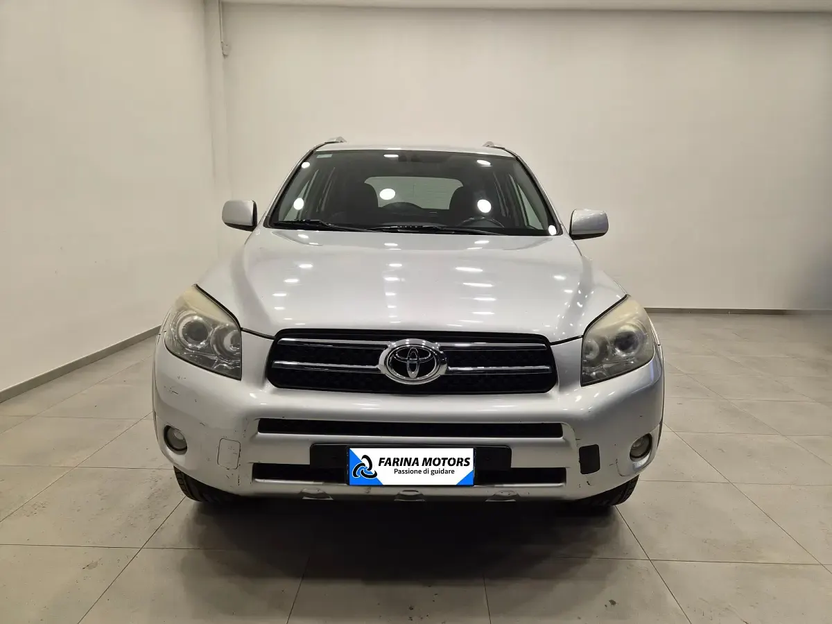 Usata Toyota RAV4 Luxury 177 CV (130 kW) 2006 Argento SUV