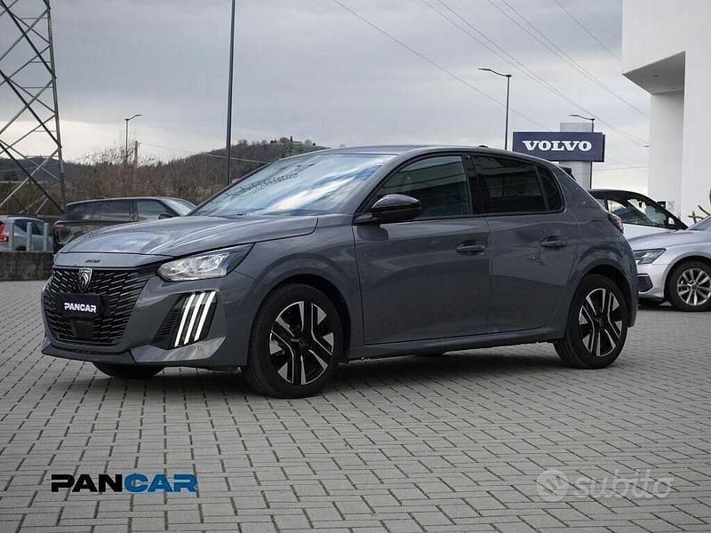Usata Peugeot 208 Allure 101 CV (74 kW) 2025 Grigio Utilitaria