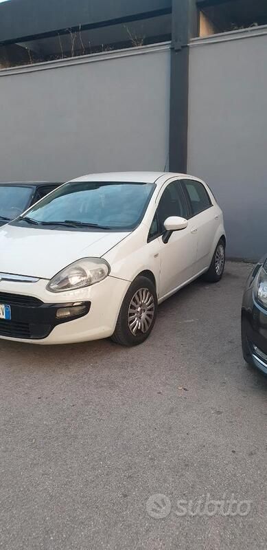Bianco Usata 2011 Fiat Grande Punto Due volumi | 2000 € (Super prezzo) - Immagine 1/1