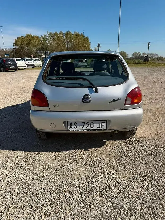 Usata Ford Fiesta 75 CV (55 kW) 1997 Grigio Utilitaria