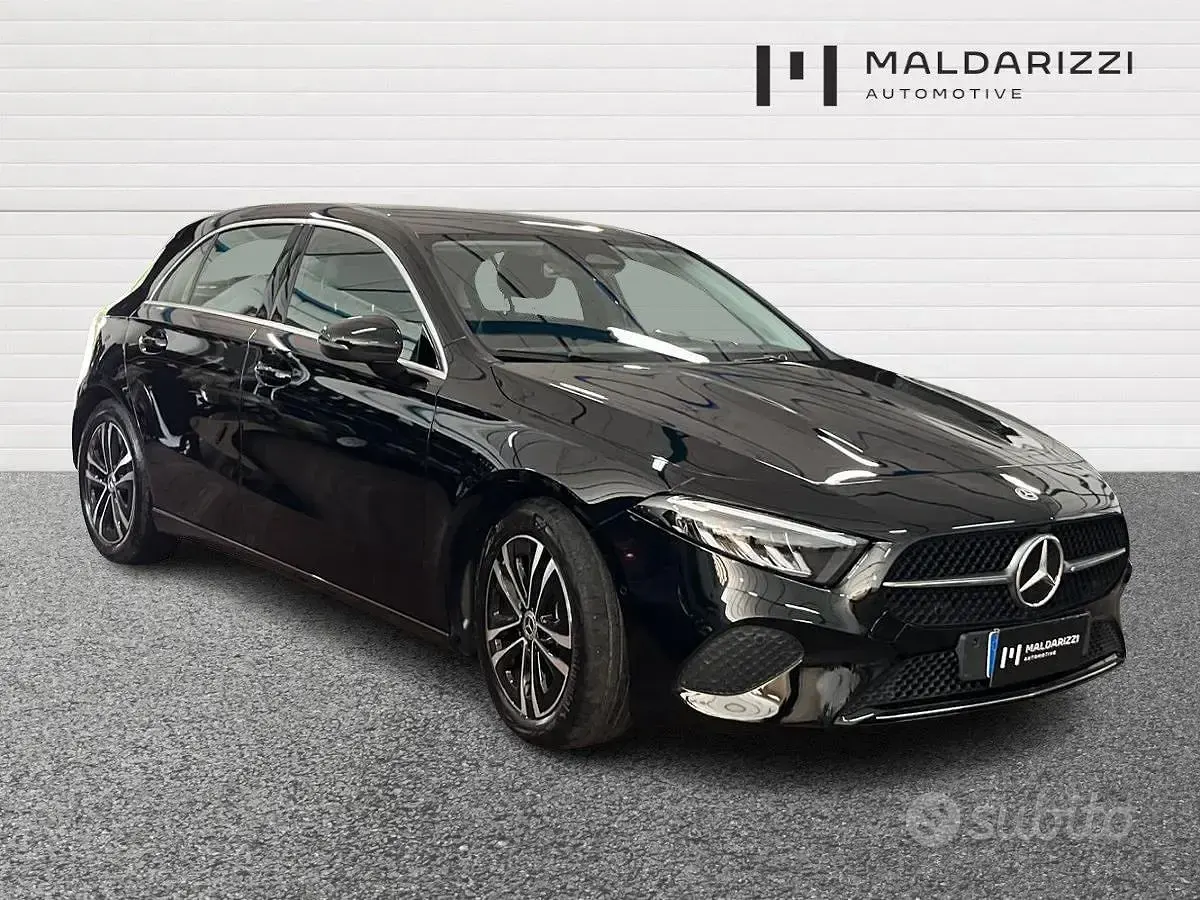 Usata Mercedes A180 Advanced 136 CV (100 kW) 2023 Nero notte Berlina