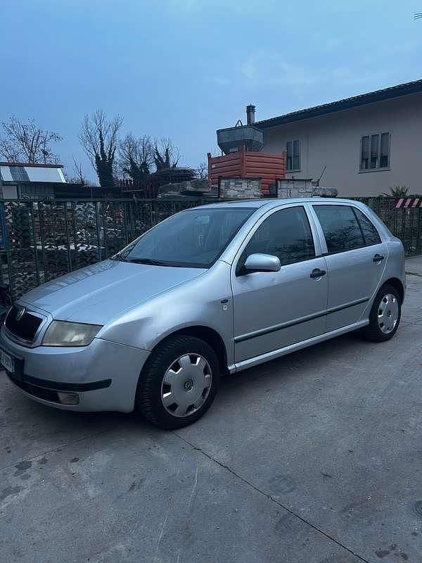 Usata Skoda Fabia Classic 68 CV (50 kW) 2002 Argento Berlina