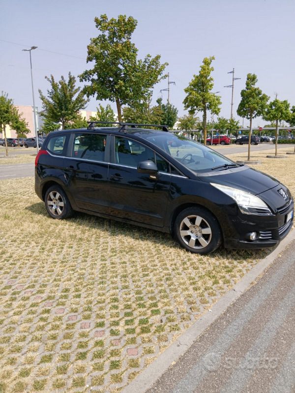 Usata Peugeot 5008 120 CV (88 kW) 2011 Nero Monovolume