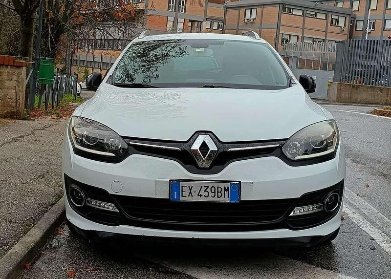 Bianco Usata 2012 Renault Mégane III LIMITED Station wagon | 5000 € (Buon prezzo) - Immagine 1/4