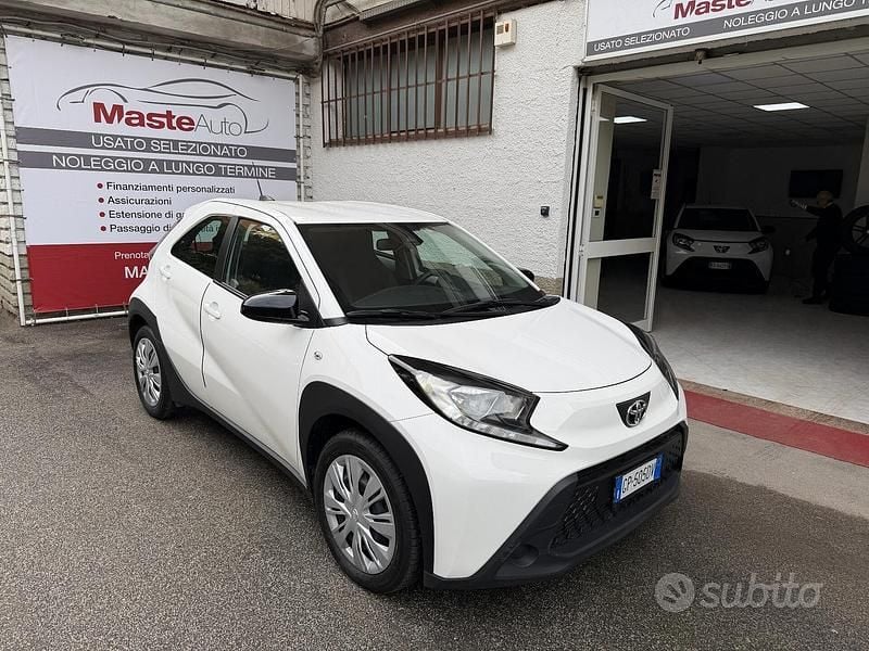 Bianco Usata 2023 Toyota Aygo X Active SUV | 13.500 € (Super prezzo) - Immagine 1/4