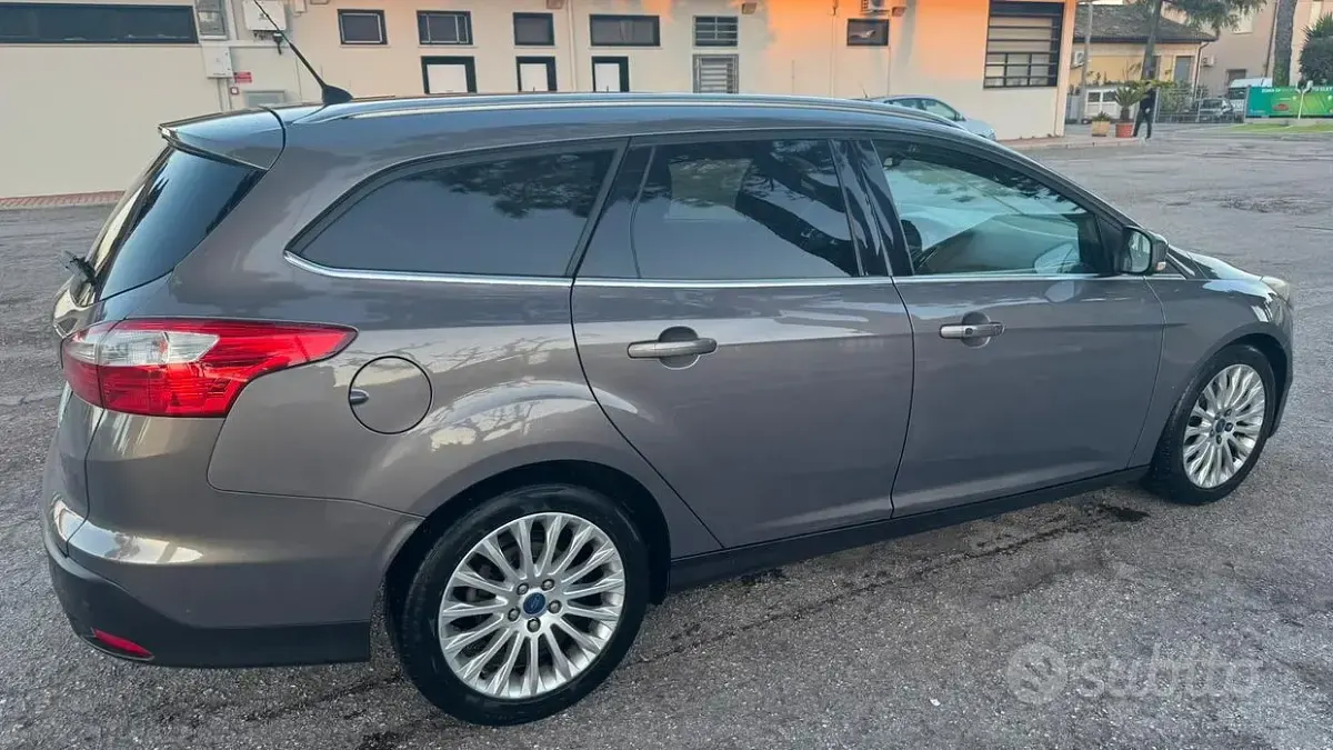 Usata Ford Focus Titanium 115 CV (84 kW) 2011 Grigio Station wagon