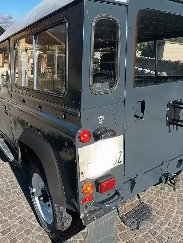 Usata Land Rover Defender 68 CV (50 kW) 1986 Grigio SUV