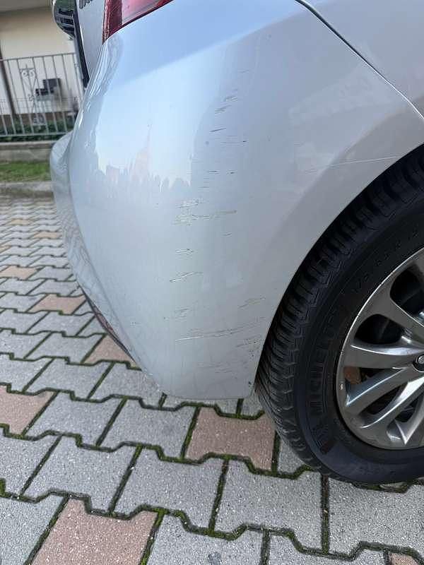 Usata Toyota Yaris Active 69 CV (50 kW) 2015 Grigio Berlina