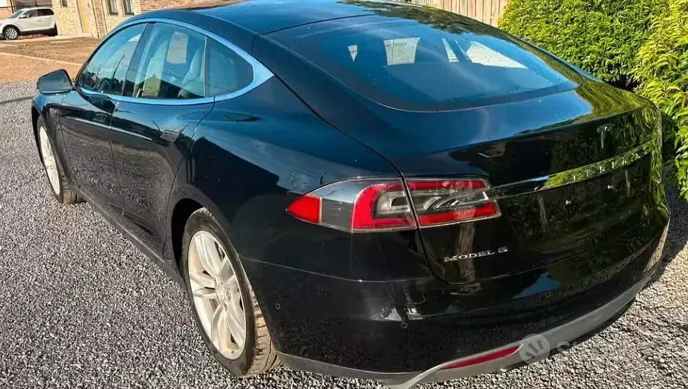 Usata Tesla Model S 135 kW (184 CV) 2015 Nero Utilitaria