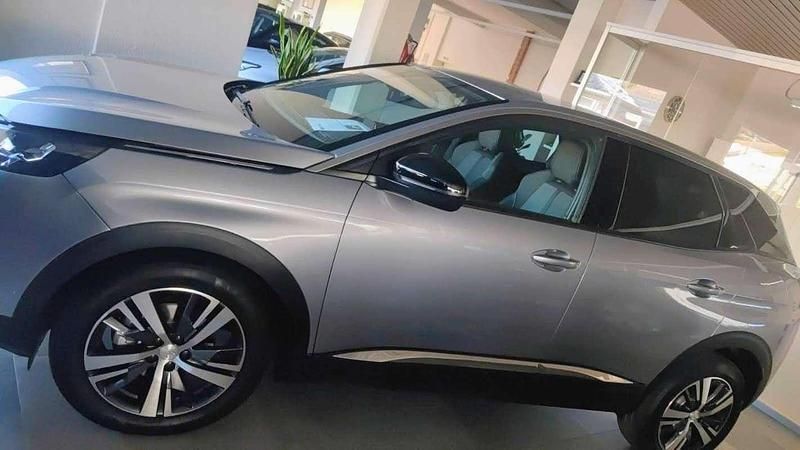 Usata Peugeot 3008 Allure 131 CV (96 kW) 2023 Argento SUV