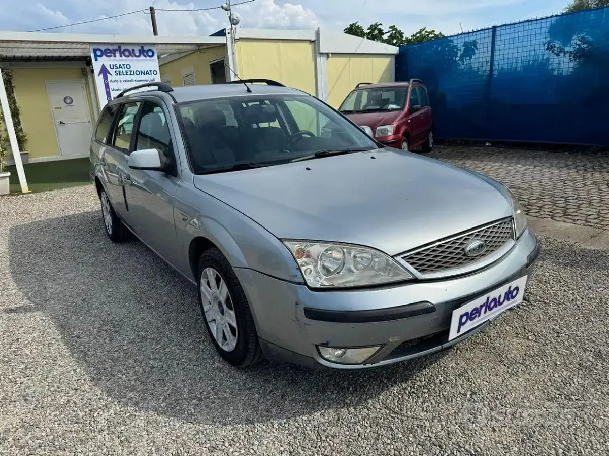 Usata Ford Mondeo Ghia 131 CV (96 kW) 2006 Grigio Station wagon