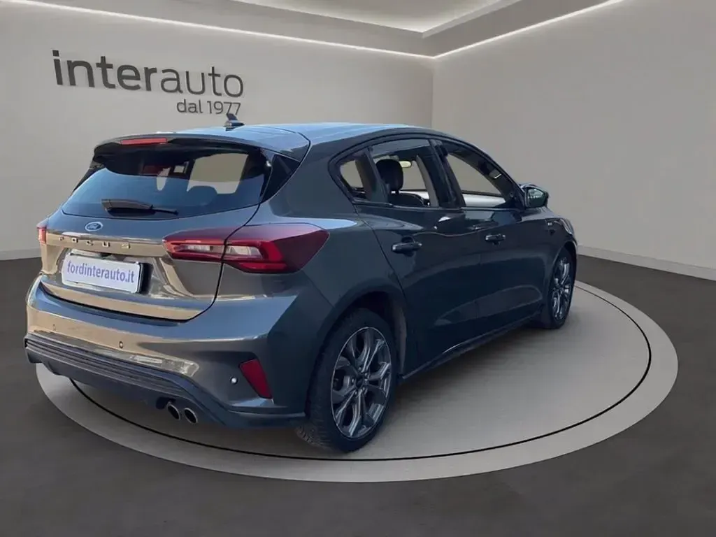 Usata Ford Focus ST-Line 120 CV (88 kW) 2022 Magnetic grey Berlina