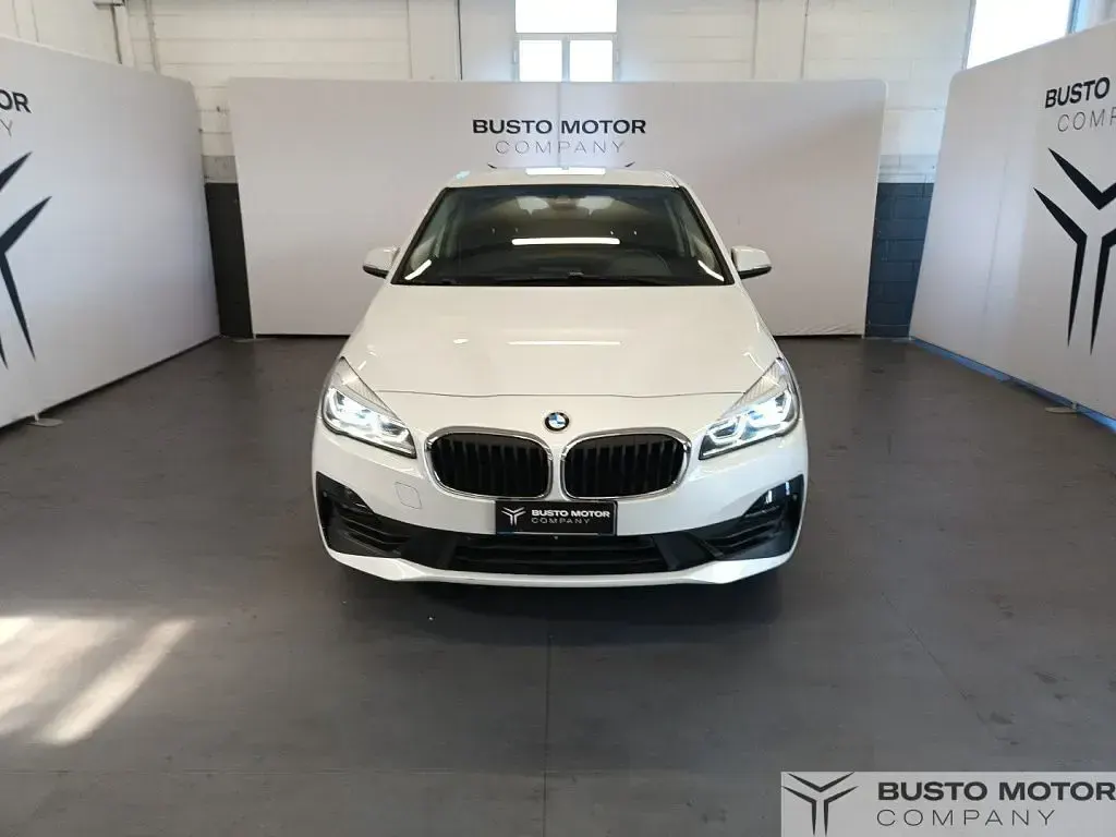 Gebraucht BMW 218 Active Tourer 140 PS (102 kW) 2018 Weiß Van / Kleinbus