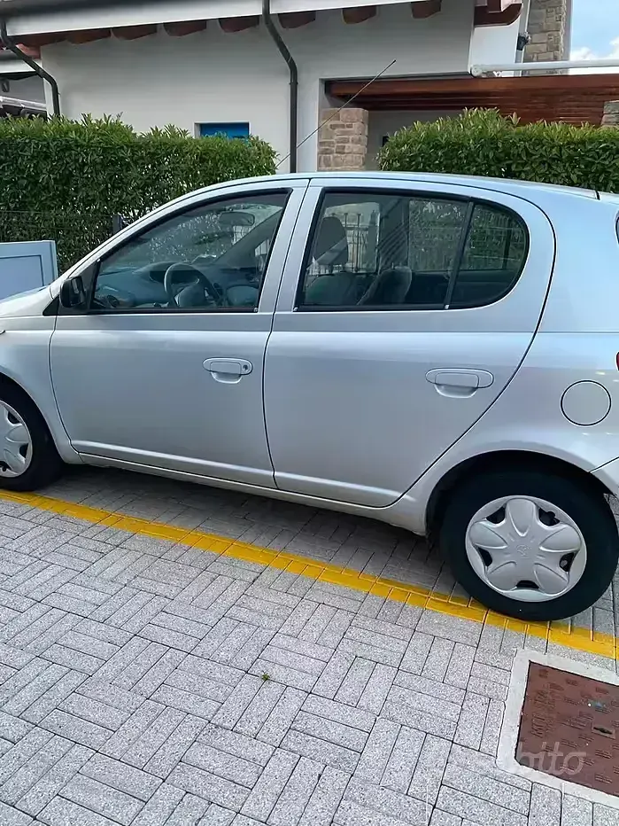 Usata Toyota Yaris Sol 68 CV (50 kW) 2001 Berlina