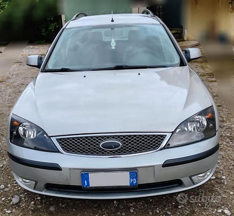 Begagnad Ford Mondeo 2004 Grå Kombi