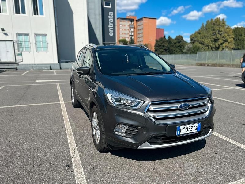 Usata Ford Kuga Business Edition 120 CV (88 kW) 2017 Grigio SUV