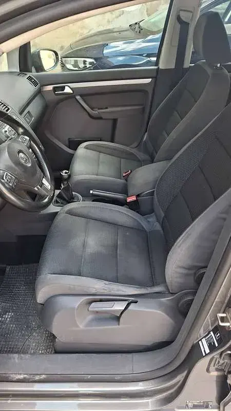 Usata VW Touran Comfortline 105 CV (77 kW) 2010 Grigio Monovolume