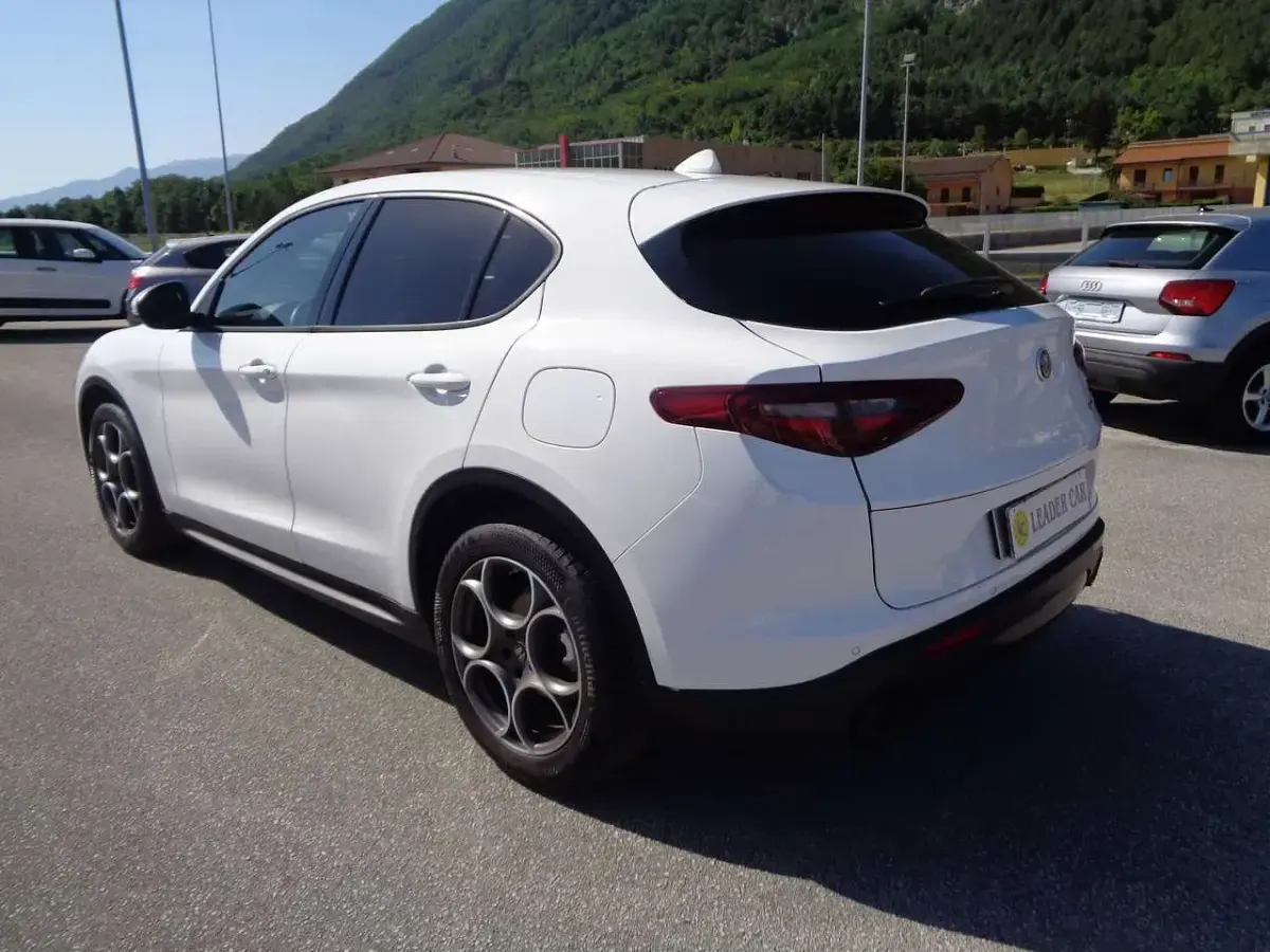 Usata Alfa Romeo Stelvio Sprint 160 CV (117 kW) 2022 Bianco SUV