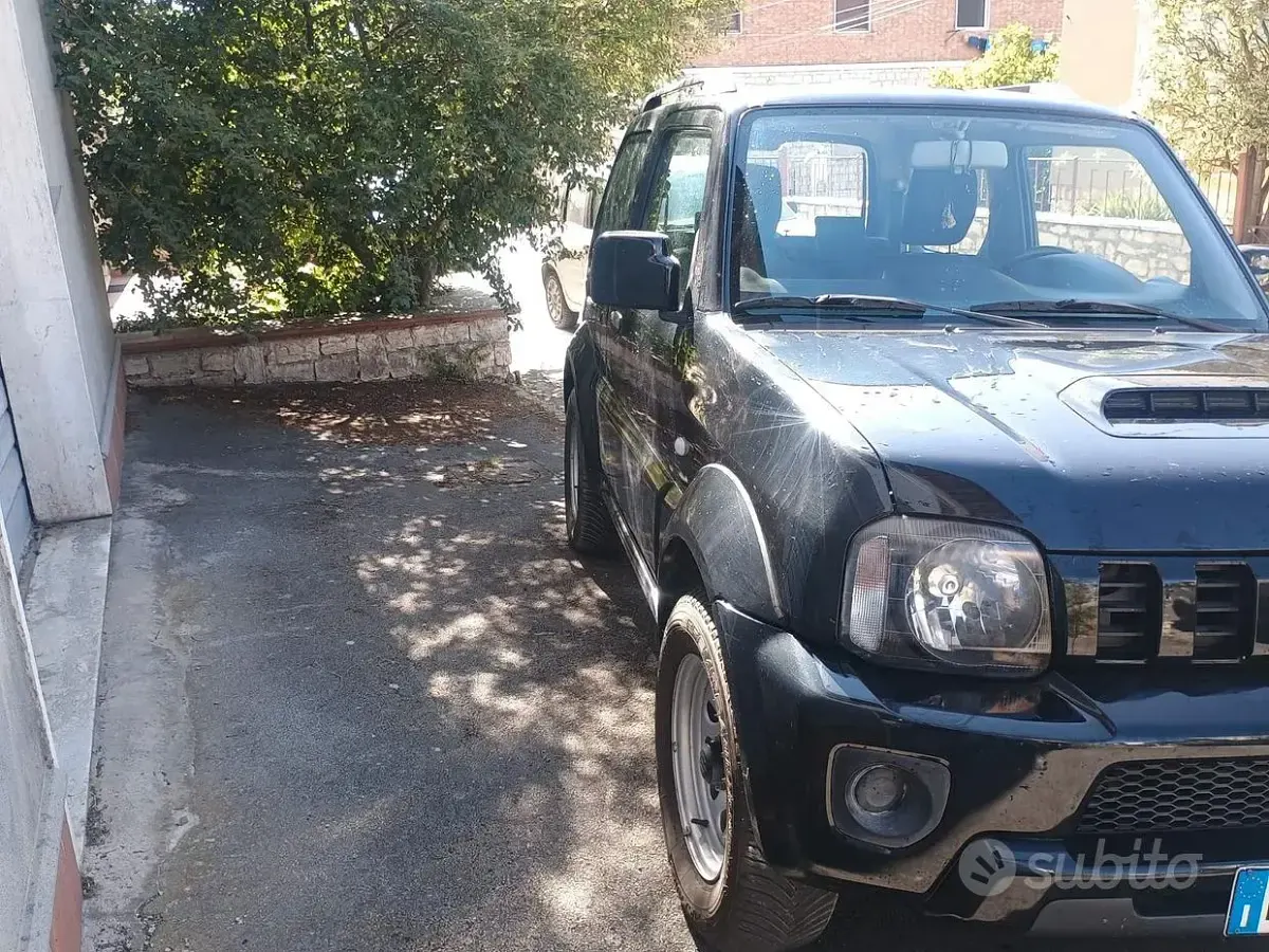 Usata Suzuki Jimny 85 CV (62 kW) 2013 Nero SUV