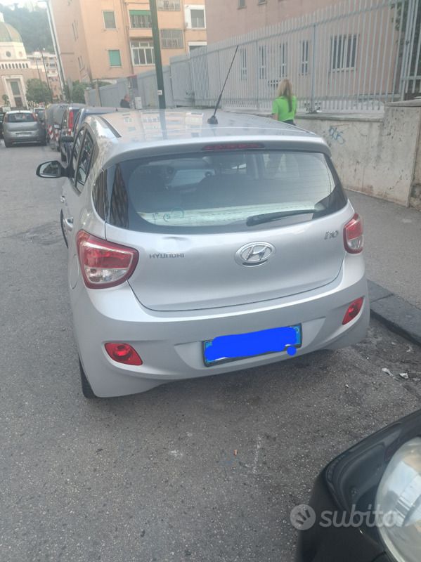 Usata Hyundai i10 Comfort 69 CV (50 kW) 2015 Grigio Utilitaria