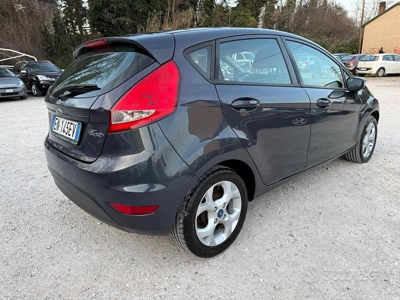 Usata Ford Fiesta 60 CV (44 kW) 2012 Giallo Utilitaria