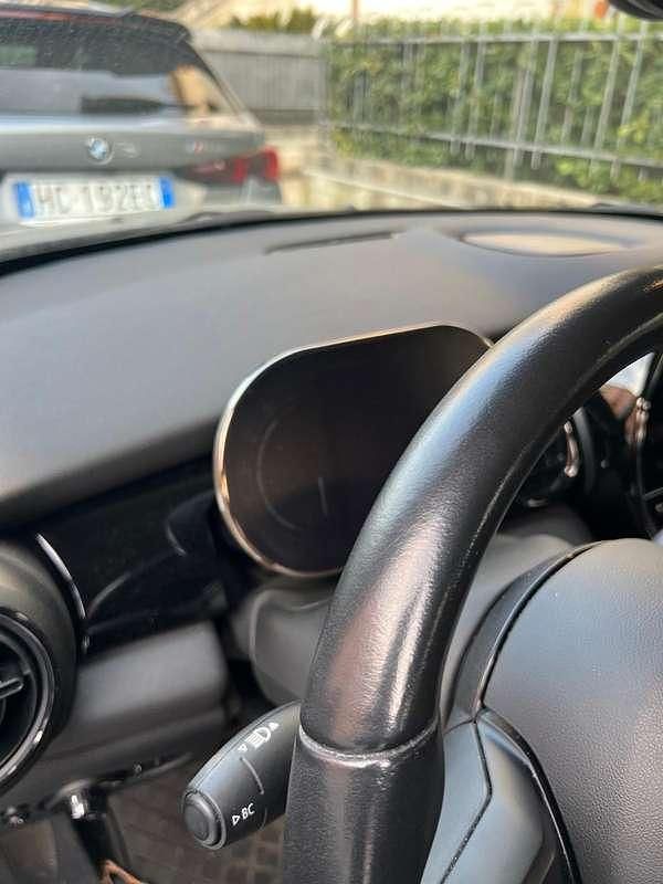 Begagnad Mini ONE Essential 75 HK (55 kW) 2022 Grå Halvkombi