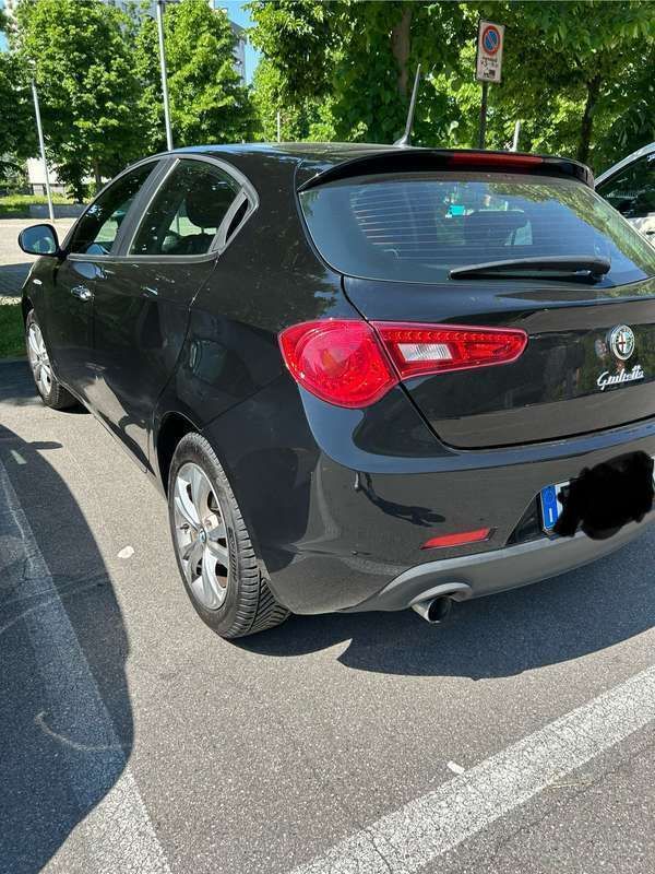 Usata 2015 Alfa Romeo Giulietta Progression Due volumi | 8999 € (Buon prezzo) - Immagine 1/4
