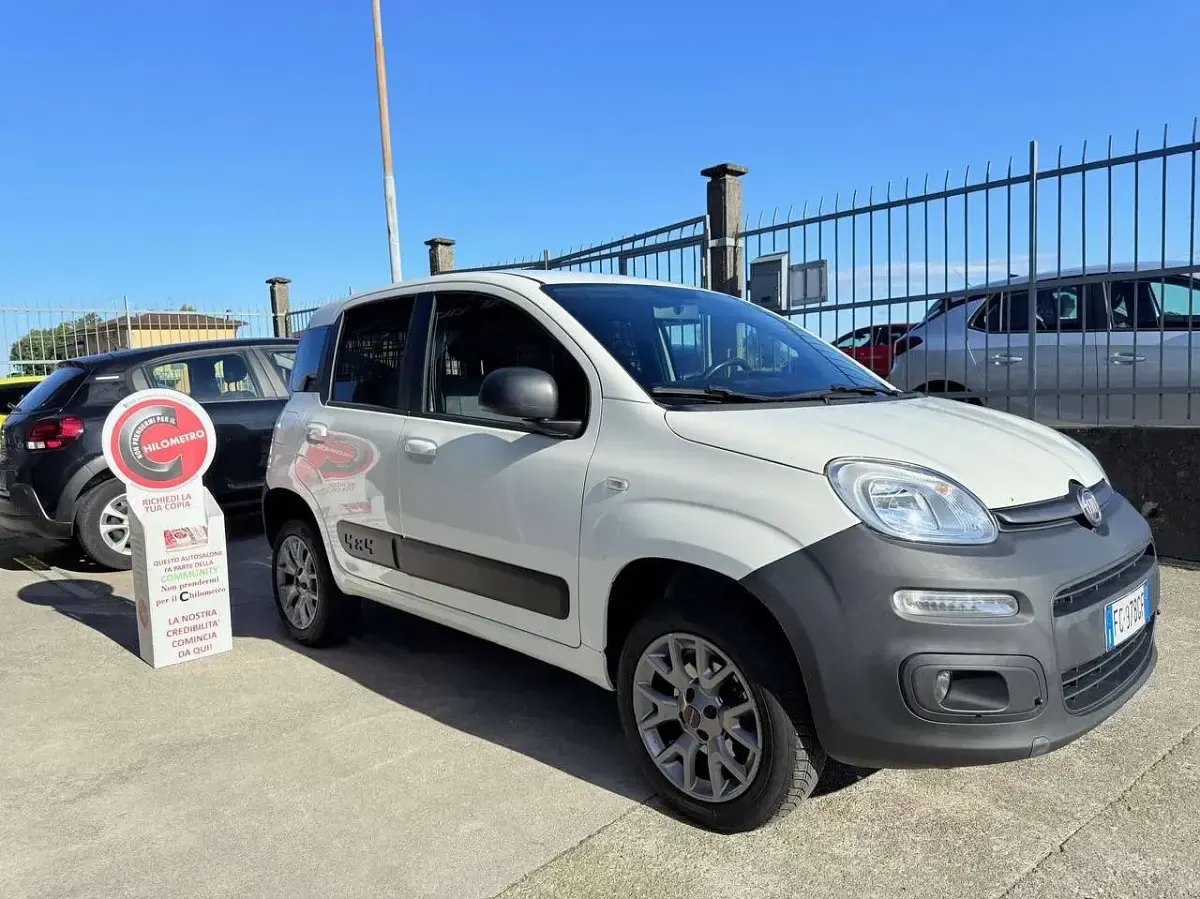 Usado Fiat Panda 4x4 80 CV (58 kW) 2016 Blanco Utilitario