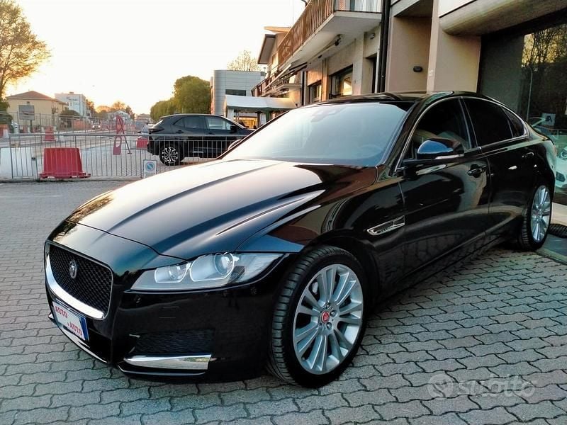 Usata Jaguar XF Portfolio 180 CV (132 kW) 2018 Nero Berlina