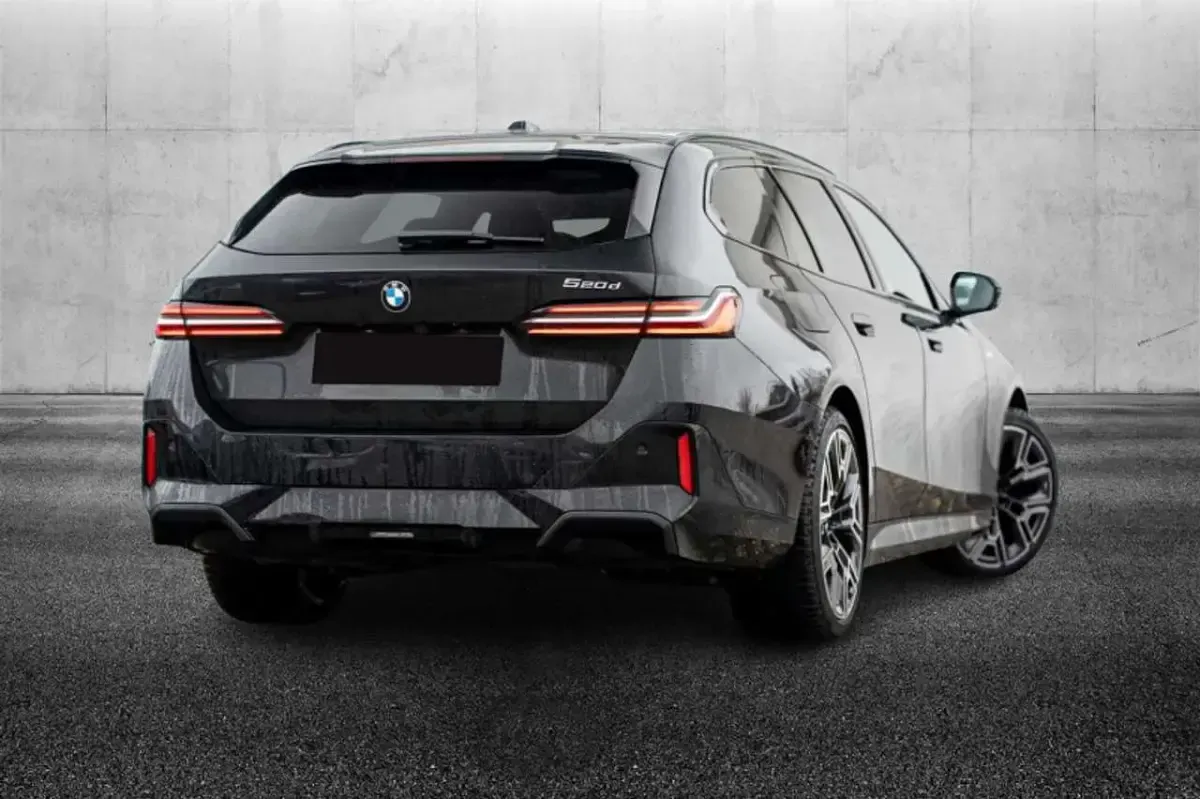 Usata BMW 520 M Sport 197 CV (144 kW) 2025 Nero Station wagon