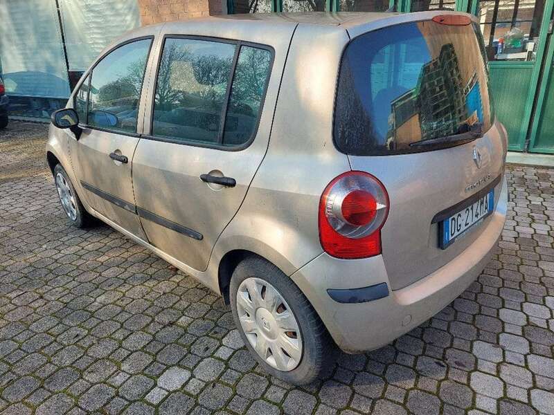 Usata Renault Modus Dynamique 75 CV (55 kW) 2007 Beige Monovolume