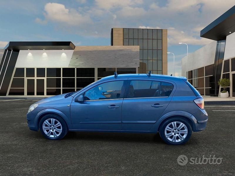 Usata Opel Astra 101 CV (74 kW) 2007 Grigio Berlina
