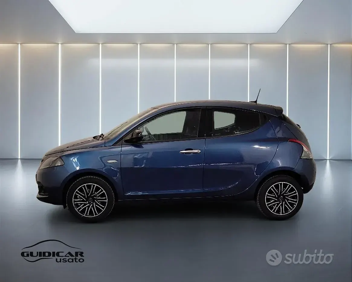 Usata Lancia Ypsilon Gold 69 CV (50 kW) 2022 Blu/azzurro Utilitaria
