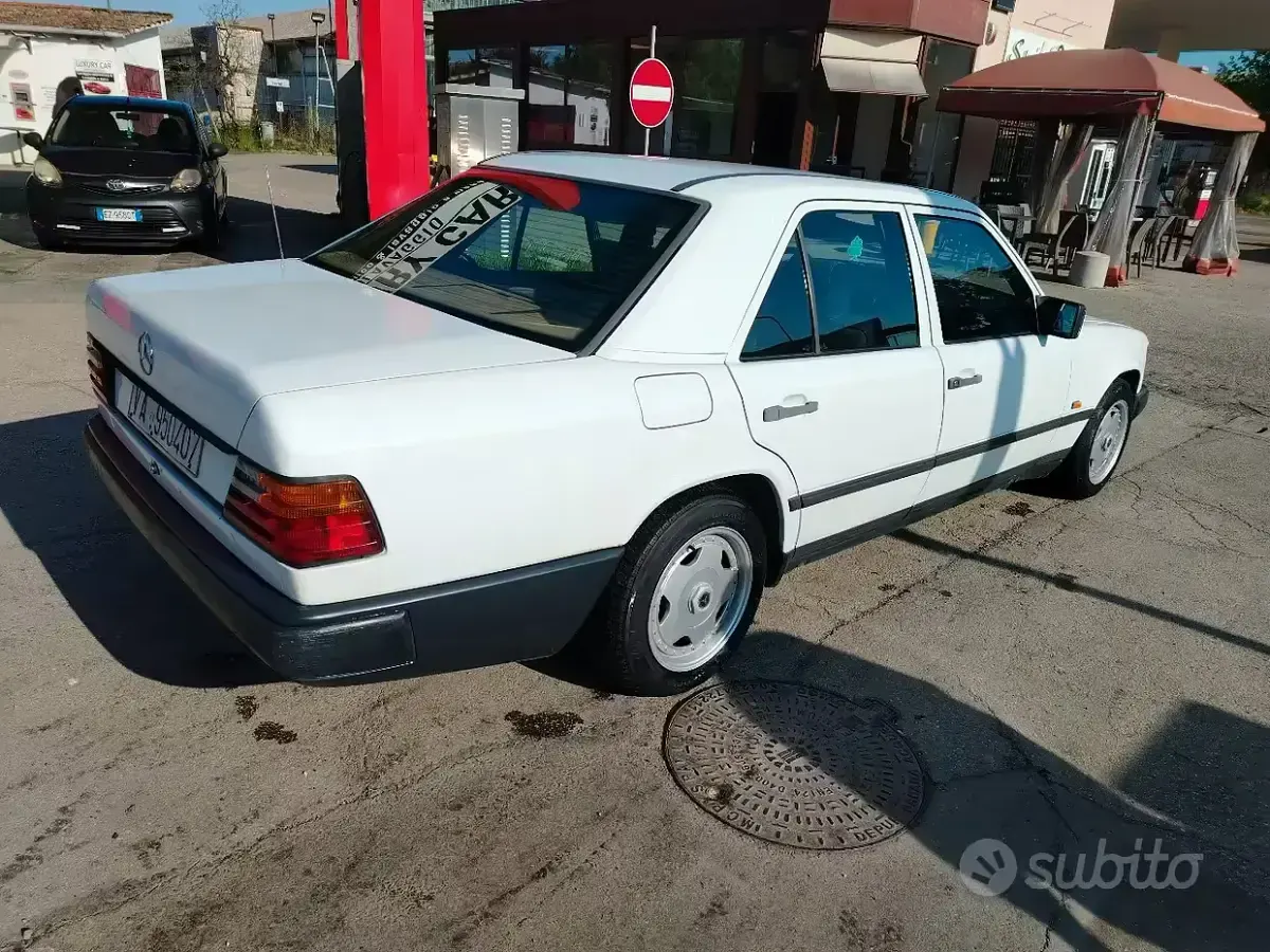 Usata Mercedes E200 1987 Bianco Berlina