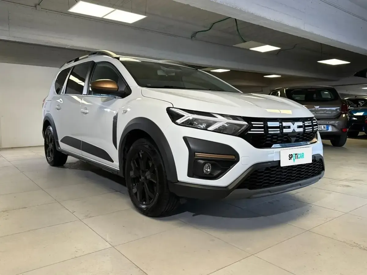 Usata Dacia Jogger Extreme 101 CV (74 kW) 2024 Bianco Monovolume