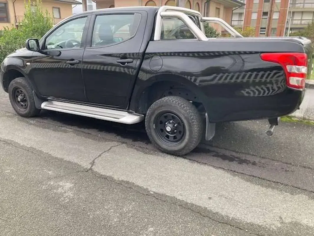 Usata Mitsubishi L200 Invite 154 CV (113 kW) 2018 Nero Pick-up