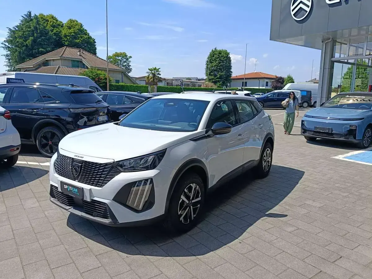Nuova Peugeot 2008 Style 136 CV (100 kW) 2026 Bianco okenite SUV