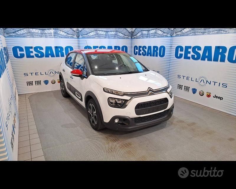 Bianco tetto rosso Usata 2022 Citroën C3 PureTech Tre volumi | 11.900 € (Buon prezzo) - Immagine 1/4